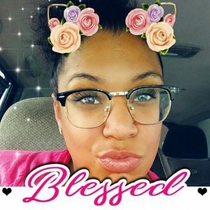 Meet your Posher, Desiree